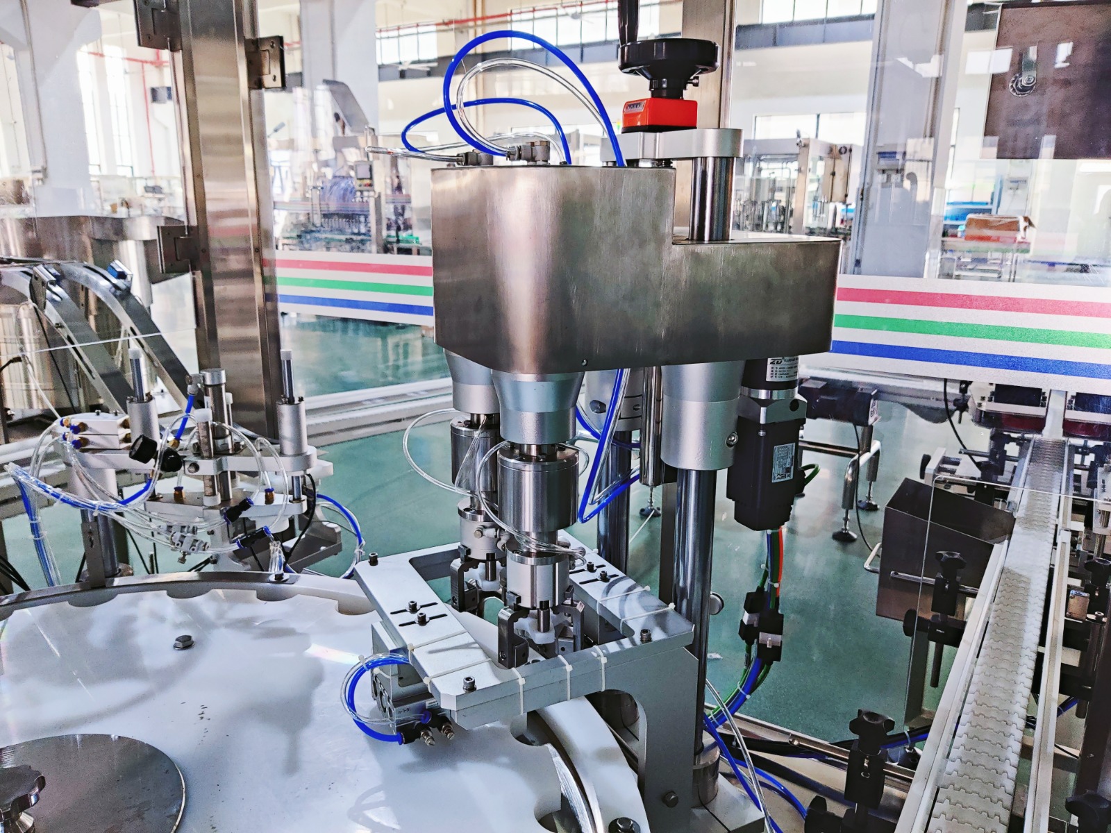 Servo dual-stream filling machinery at ChinaPlas 2026